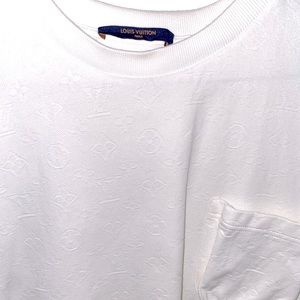 LOUIS VUITTON SIGNATURE 3D POCKET MONOGRAM T-SHIRT